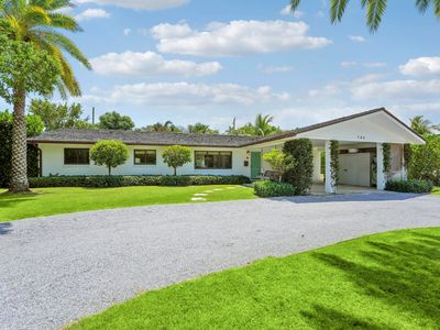 704 PELICAN Way
