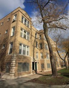 3238 W Berteau Ave #2E