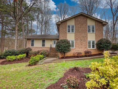 832 Sweet Briar Ln SE