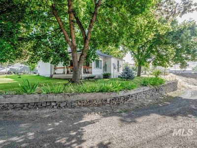 201 Tiffany Ln