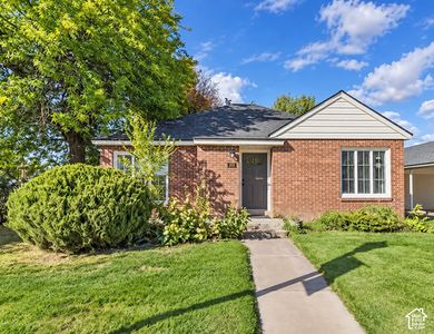 270 W Main St