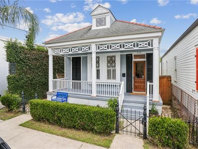 625 Desire St