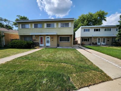 Property at 8916 Gross Point Rd, Skokie, IL