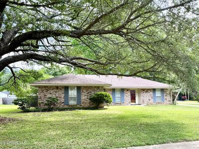 109 N Meadow Rd