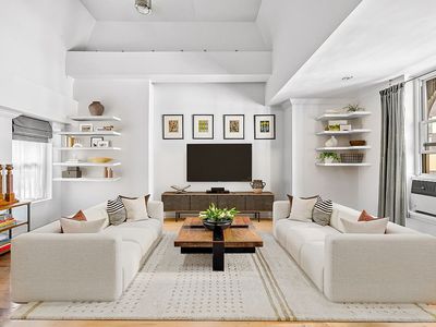 3 Hanover Sq APT 22B