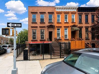 104 Albany Ave