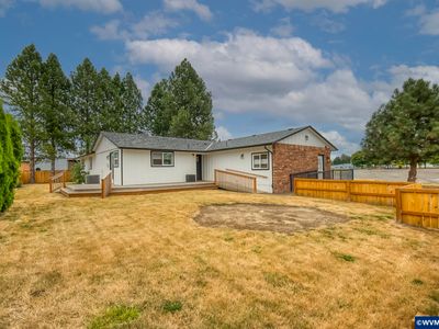 1656 NE McDaniel Ln