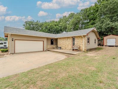 Property at 1003 Highland Dr, Arkansas City, KS