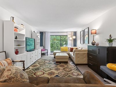 215 Barry Ave S APT 216