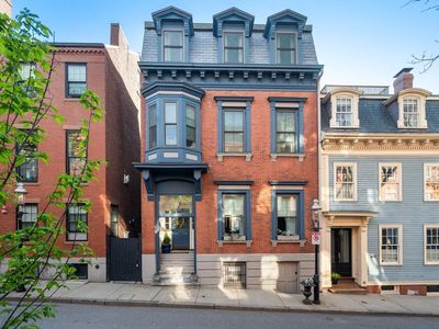 31 1/2 Mount Vernon St #2