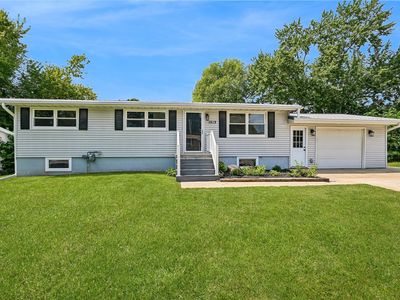 Property at 1512 Rainbow Dr, Belle Plaine, IA