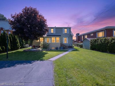 3946 Lakeshore Dr