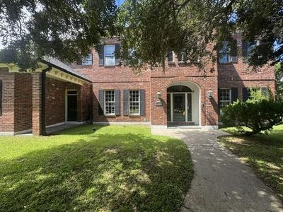 1 Rosedown Ct