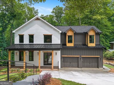 132 Lakeshore Dr NE