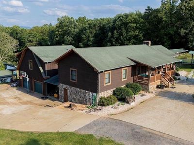 300 Tom Hunter Rd