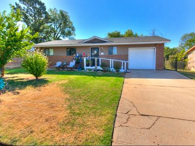 604 Meadowlake Dr