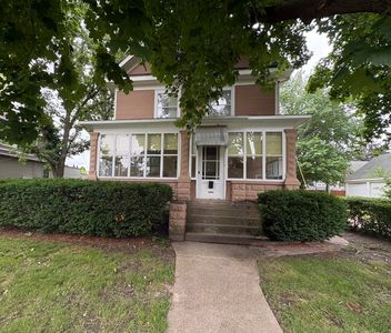 220 Avenue E Ave