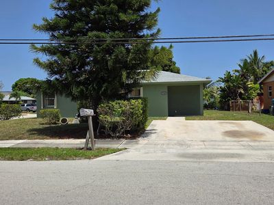 734 NE 1ST Street