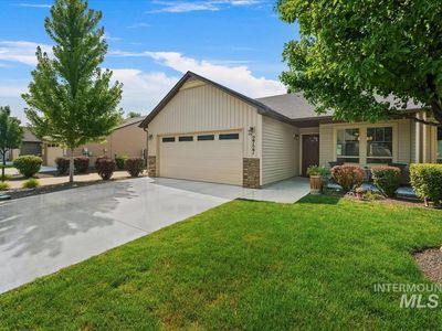 2727 E Apricot Dr