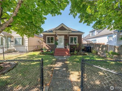 5834 S Montgomery Street