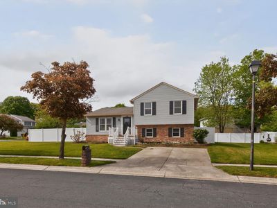 1300 Roundhouse Ct
