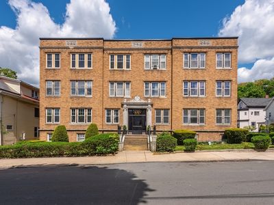 86 Tudor St #1