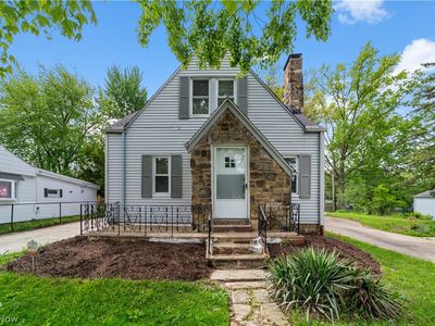 Property at 5688 Shawnee Dr, Lyndhurst, OH