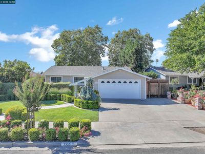 3555 Thunderbird Dr