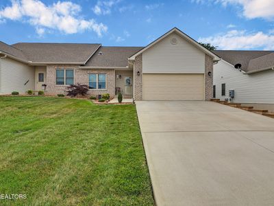 384 Woodgate Dr