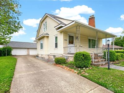 37 Hawthorne Dr