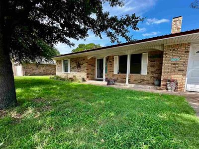 Property at 1209 N Park St, Seymour, TX