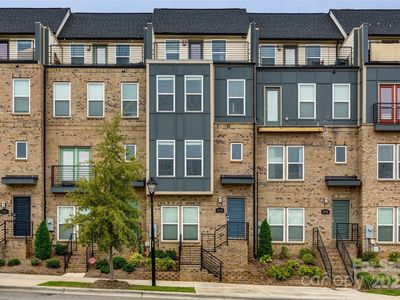 2736 Grand Union Way