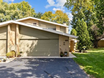 1233 W Nicolet Cir