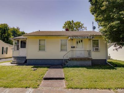 Property at 406 Snedeker St, Jerseyville, IL