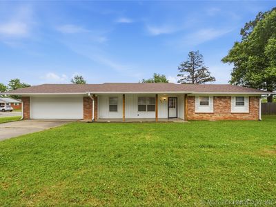 230 N Davis Ave