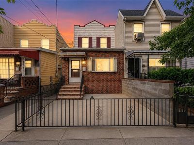 1969 W 8th St