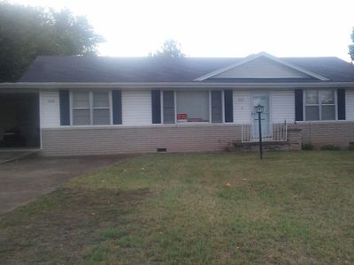 1019 W Main St