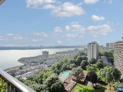 5 Horizon Road #1403