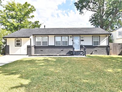 2401 W 49th St