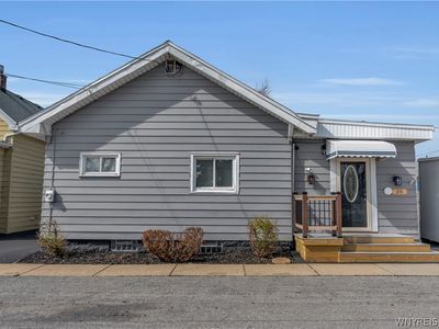 Property at 30 Loxley Ct, West Seneca, NY