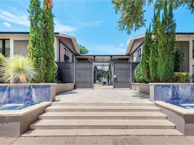 10211 Regal Oaks Dr APT 220