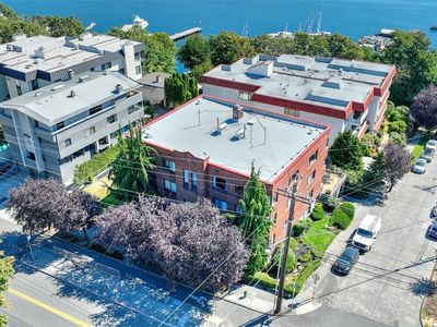 2450 Dexter Avenue N #303