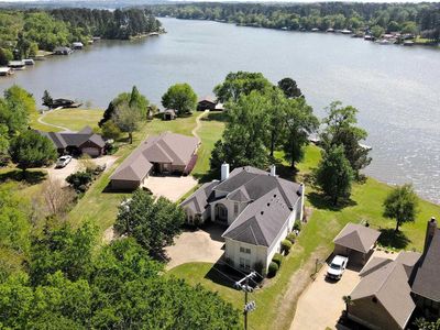 1713 Lakeshore Dr