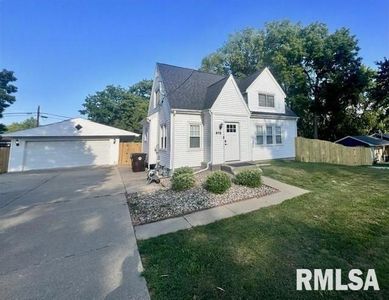 Property at 912 S Stewart St, Creve Coeur, IL