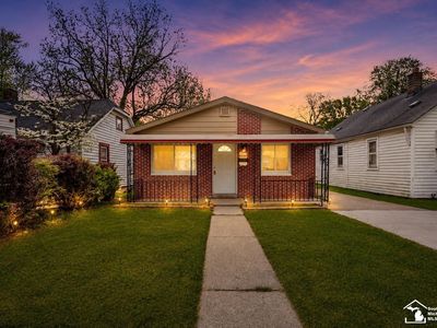 5885 Sylvia St