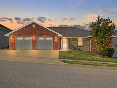 6621 S Dorchester Ln