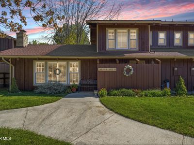 5 Meadow Lakes Dr
