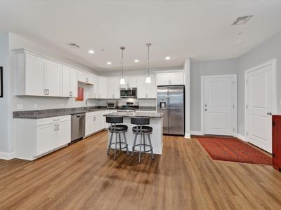 2 Longwood Ln #204