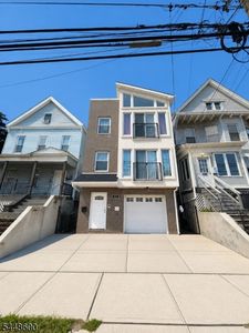 83 Stuyvesant Ave