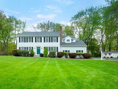 2 Blackthorne Cir